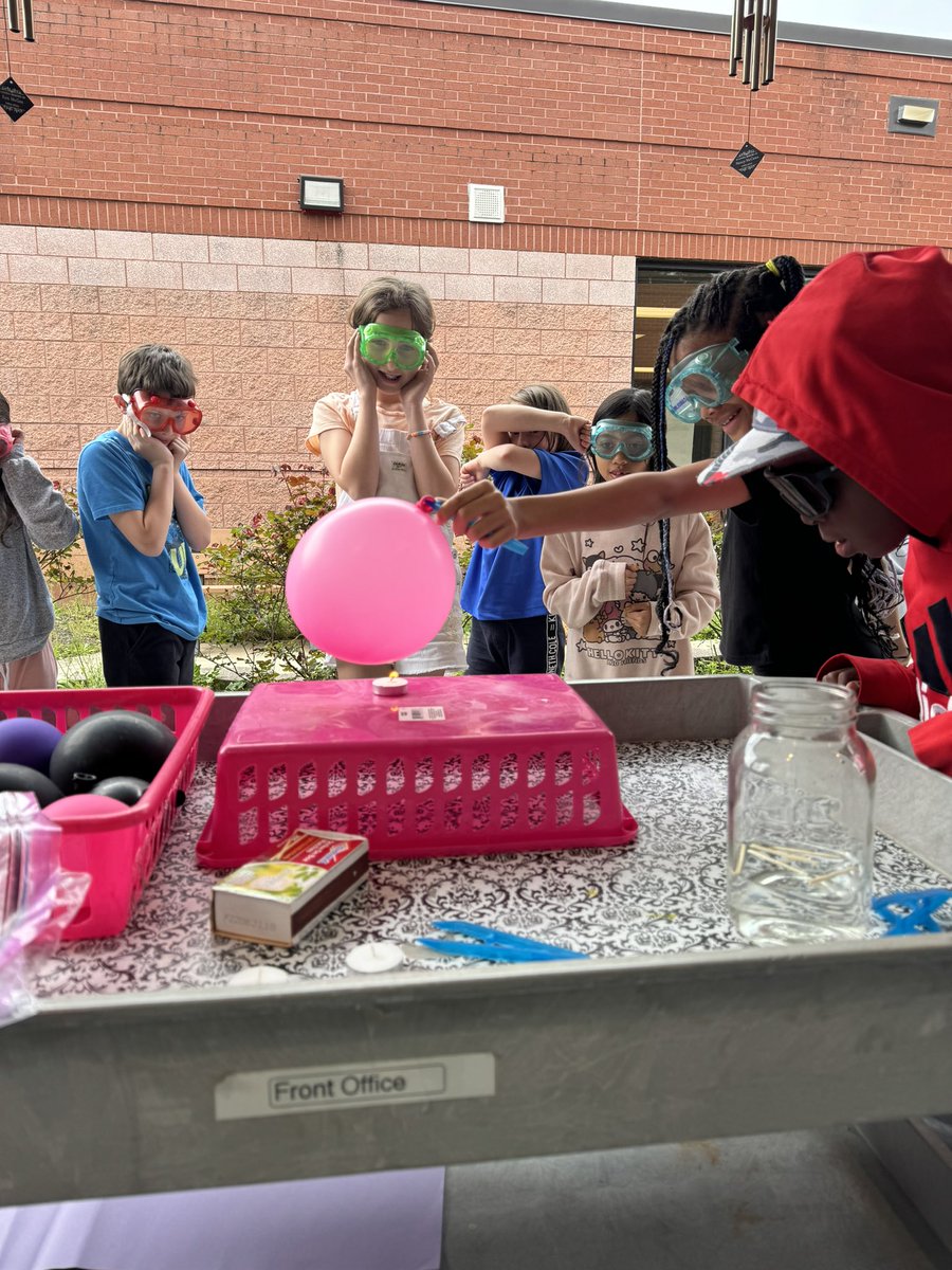 SBCEBobcats's tweet photo. Balloon 🎈 vs. Fire 🔥 with Mrs. Tyson’s 3rd grade students @jill_tyson_ . #heatunit #sbcebobcats https://t.co/Q2ZpULwh61
