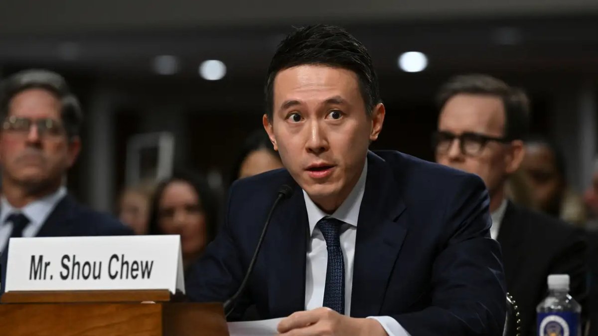 Social News tweet media