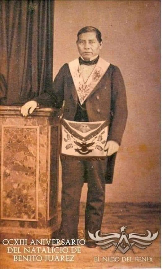 Osorio55608762's tweet photo. Lo que admira el que vive en nuestro palacio nacional y lo imita queriendo ser él 🙄 @lopezobrador_ 
#NarcoPresidenteAMLO23 
Sabías que?
Benito Juárez nunca ganó una elección, pero fue presidente por 14 años hasta su muerte natural en medio de una revolución para derrocarlo.
No escribió la Leyes de Reforma y nunca luchó en ninguna guerra, pero provocó tres; una de ellas para imponerse a sí mismo y a una constitución ilegítima en favor de la masonería a la que pertenecía; e intolerante con la Iglesia Católica.
Trató de vender la soberanía nacional para conseguir el apoyo económico del gobierno de EEUU. a través del Tratado McLane-Ocampo
Perteneció al Rito Yorkino (de EEUU) y más tarde al Rito Nacional Mexicano de la Masonería, institución inglesa que le apoyó en vida y muerte y se benefició económicamente con sus saqueos a la Iglesia Católica.
El oro donado a los templos que estaba a la vista de todos pasó violentamente a estar a la vista de nadie, en los bolsillos de la familia Juárez y las logias masónicas que con su ayuda tomaron el poder discretamente.
Con apoyo de EEUU. mandó a fusilar al noble y humanista emperador Maximiliano I de México, junto al heroico expresidente Miguel Miramón y el valiente general otomí Tomás Mejía.
Siendo una de las personas más desleales, corruptas y felonas del país, es considerado héroe nacional por la masonería mexicana, por nacionalistas de todo el mundo y por el gobierno al que fielmente representa.
FUENTES:
- "Breve Historia de México" (1937) de José Vasconcelos.
- “Las constituciones masónicas de Benito Juárez” (2017) de Carlos Mújica, subdirector de recintos de la SHCP.
- Benito Juárez: ¿más que un aprendiz de masón?” (2008) del Dr. Carlos Francisco Martínez Moreno.
- "Las grandes traiciones de Juárez" (1960) de Celerino Salmeron.