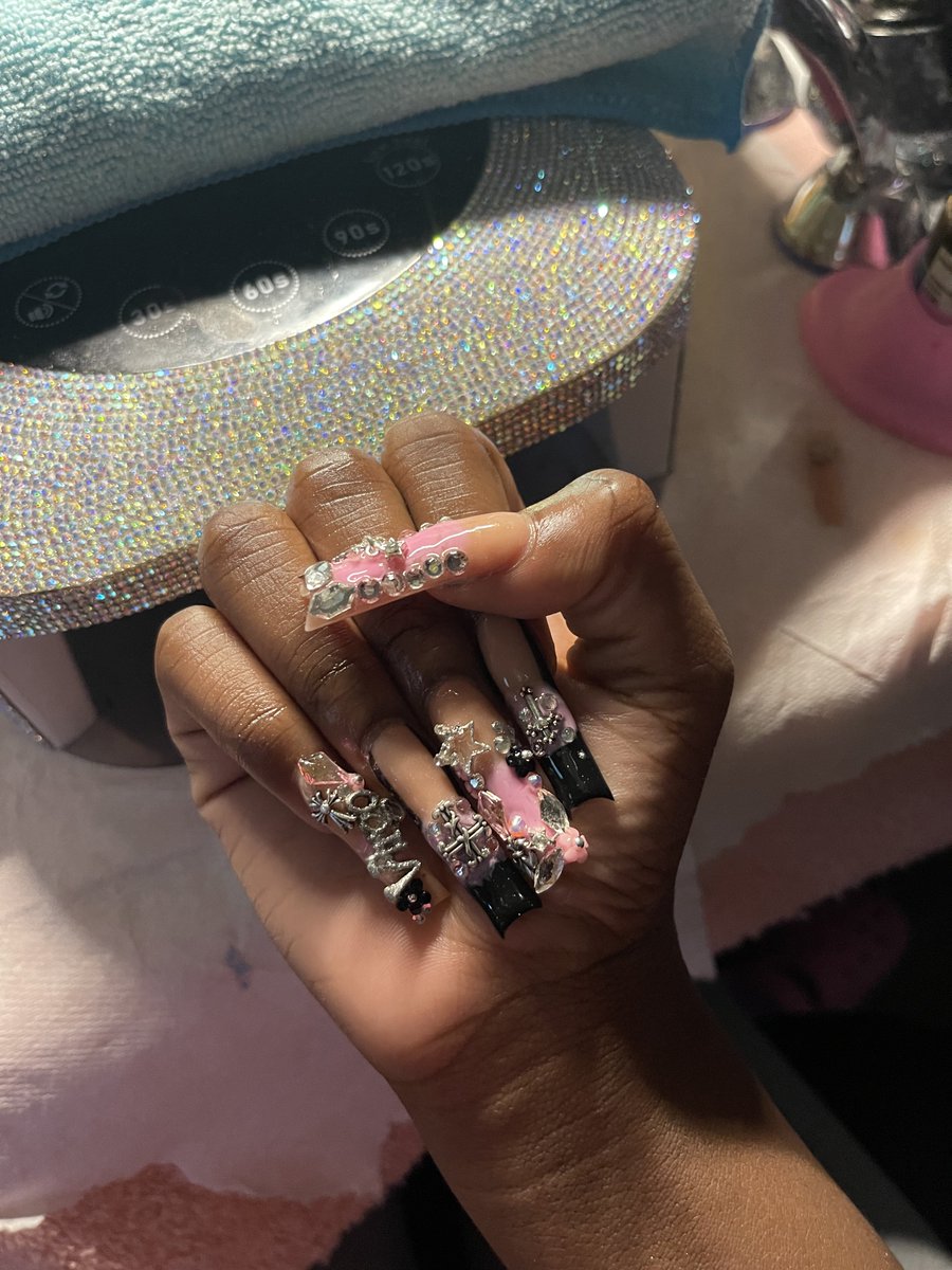 Idk if y’all ain’t booking @soiyasu1 u ain’t living right. (thenail_surgeon on ig!!!🎀🫧)