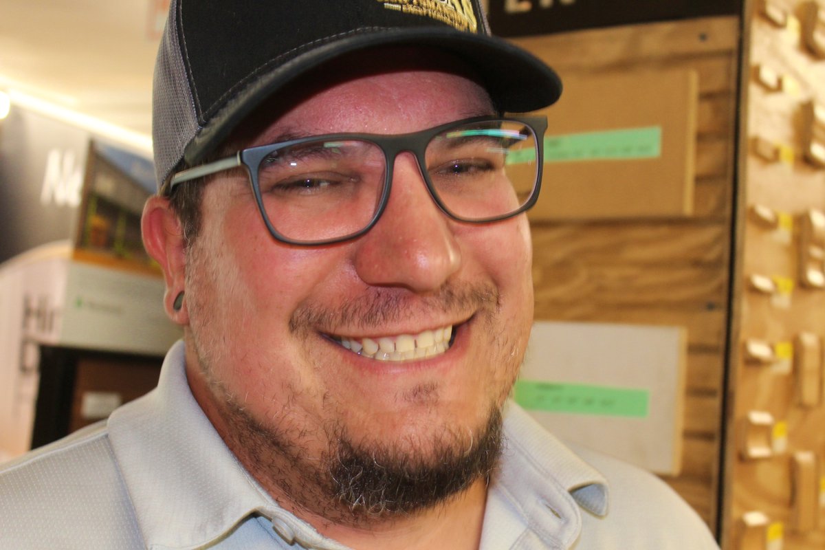 GroganSupply's tweet image. Always good to see any of our friends from Lucas Craftsmanship!  Steven Lucas was in the store today at 2419 Yale Street to place an order for materials for a job next week.  His company has been doing that for the last 30 Years!  #hablamosespañol #velux #miwindows #siding #doors