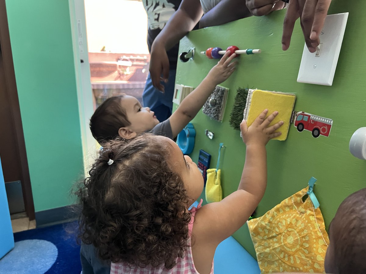 MetroMinistries's tweet photo. Our teens crafted sensory boards for PromiseLand's little ones, showcasing months of planning, creativity and teamwork. From drilling to painting, they customized boards with mirrors, locks &amp; more, bringing joy to the little ones &amp; teaching our teens the power of giving back😊💖 https://t.co/bFrvg9Uyt1
