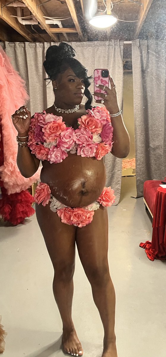 zaee_badddddd's tweet photo. A dahhhh !!! 🥹 &amp; This is just Behind the Scenes 💕💕🫶🏾🫶🏾 just wait til my pictures drop 🥰 https://t.co/Uyzxt0Hc8f