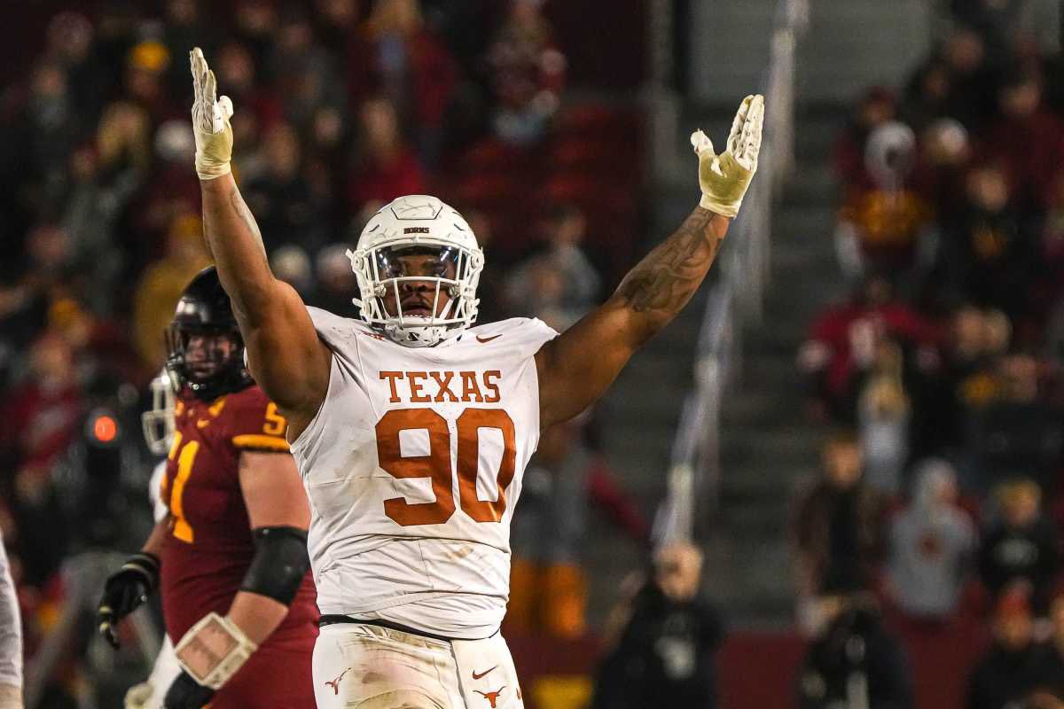 #AGTG I am EXTREMELY BLESSED to receive an offer from the university of Texas!! #37 #HookEm🤘🏾@TexasFootball @CollinsHillFB @SwickONE8 @CoachBeck56 @TXHRecruiting @HookemHeadlines @Hookem_101 @SWiltfong247 @ChadSimmons_ @UANextFootball @TheUCReport @CoachK_Baker @CoachMJenkins