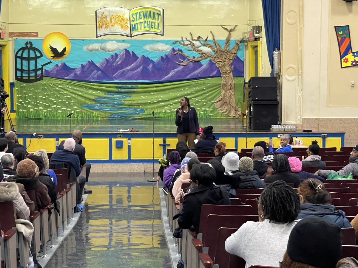 uupinfo's tweet image. UUP is at the community forum tonight in Brooklyn where community members are sharing why Downstate is important to them. The stories heard tonight, along with over 1,200 voices at last month’s rally send the clear message that #BrooklynNeedsDownstate! 

@NYAMCunningham @NYSPEF