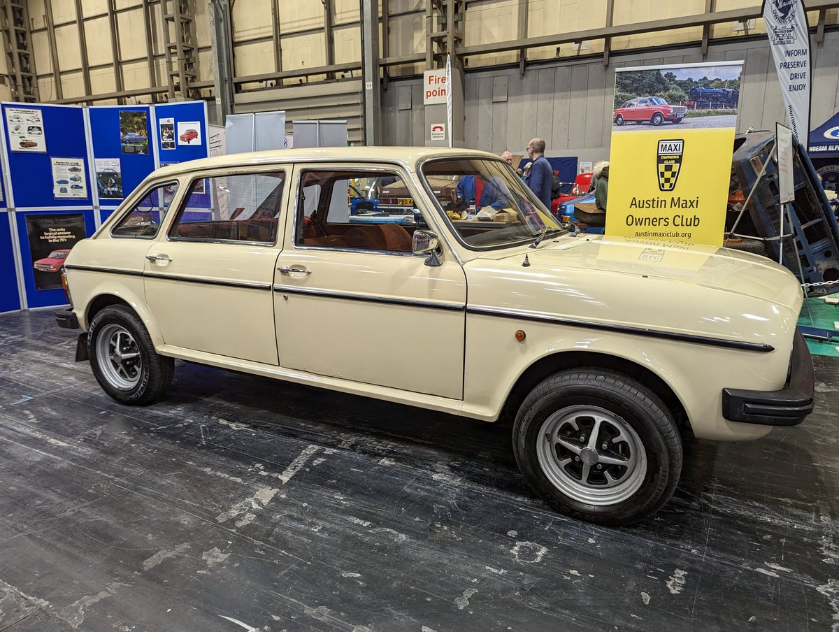 andyps1275's tweet photo. Had a great day catching up with lots of people @NECRestoShow today. I saw some cars too but didn't take many photos, but here they are.
First off, Rostyles are very adaptable https://t.co/IsnHHUcFhY