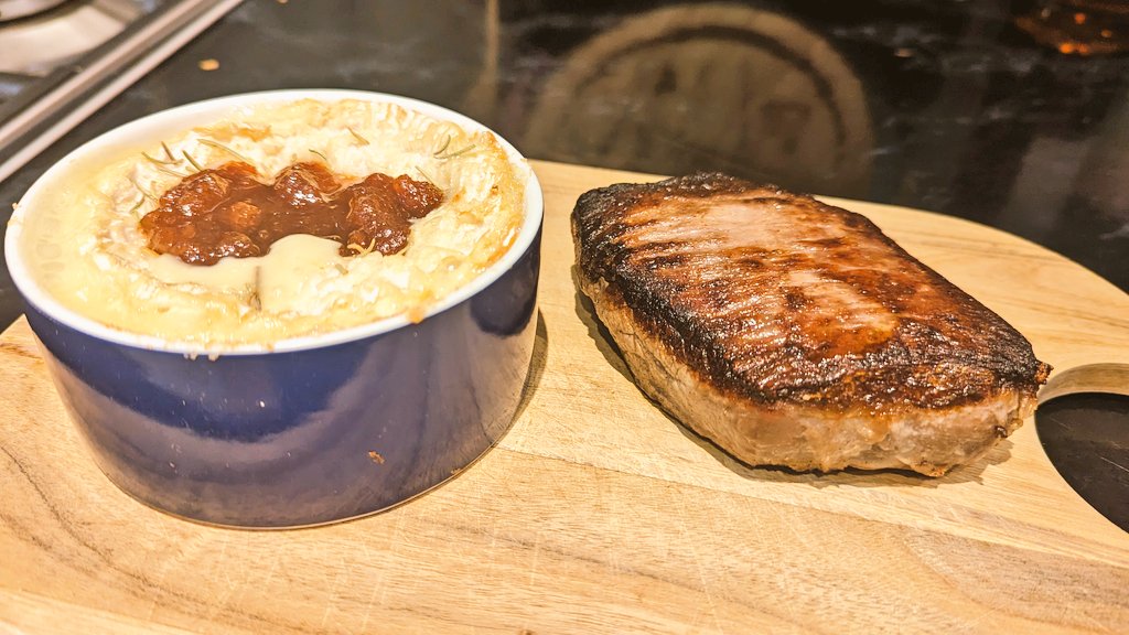 10oz rump steak with camembert and red onion chutney #carnivorediet #carnivore