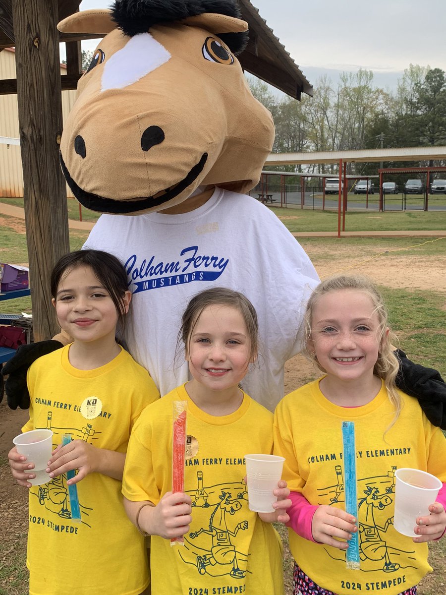 The Mustang STEMpede was so much fun today! Thanks to all of our PTO volunteers! @cfes_pto 🐎