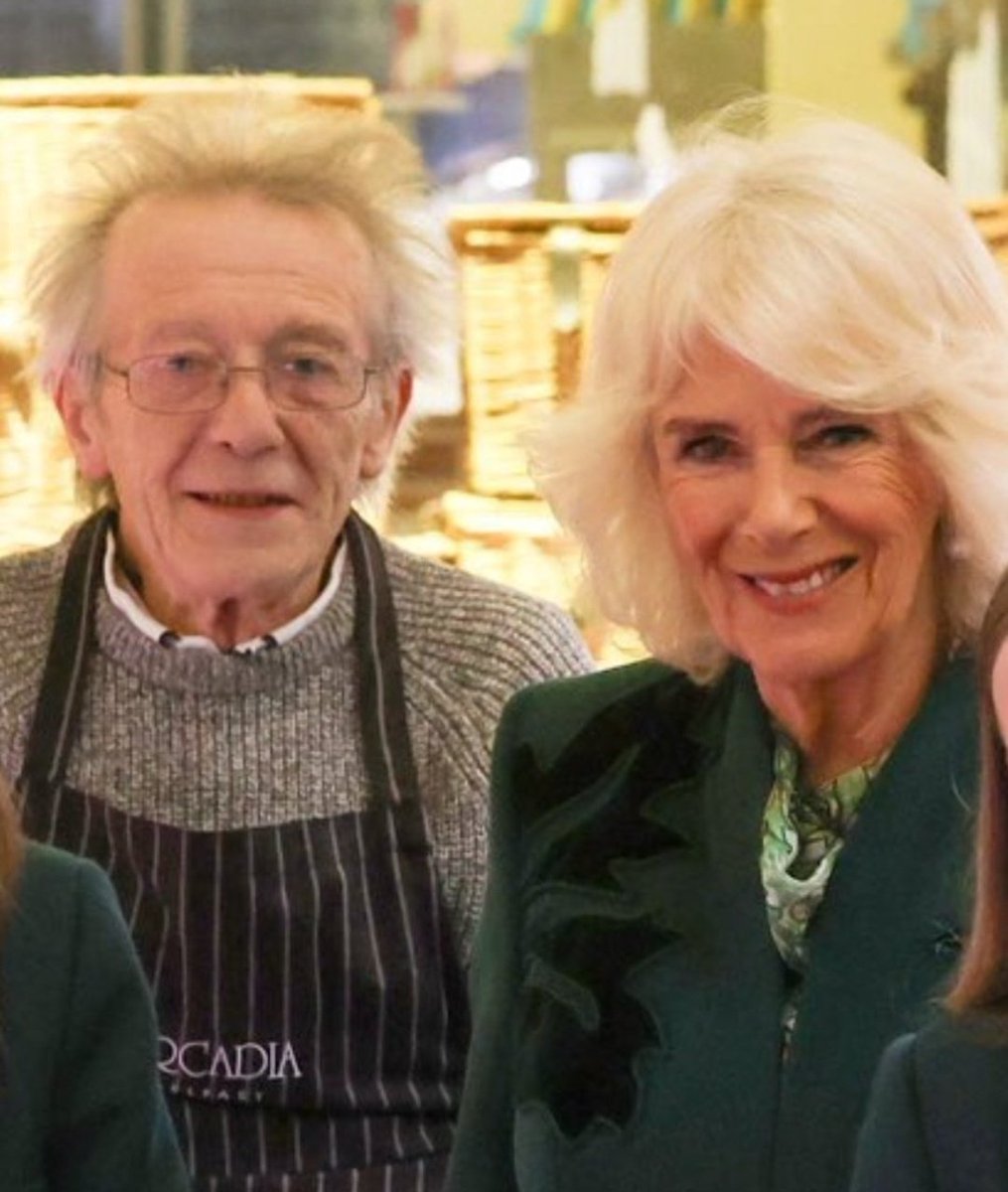 @Arcadiadeli although we didn't get a personal visit from @RoyalFamily Queen Camilla, it's nice to see my very own produce photographed. Here, Arcadia's Billy sports a rather dashing haircut (by yours truly) right beside the Royal visitor herself.
