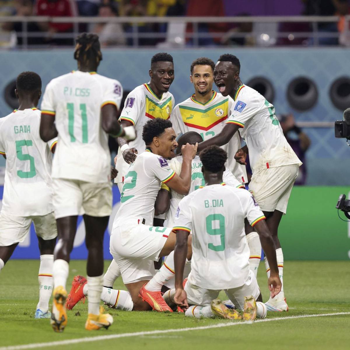 c_lemondeen24h's tweet photo. #Football | #Match_Amical : Le #Sénégal s’impose facilement face au #Gabon (3-0) avec un but magistral signé : #Mikayil_Faye, un défenseur du FC #Barcelone (B). @FootballSenegal @fegafoot_gabon @Bibimusafi https://t.co/XeyuFbYB7N