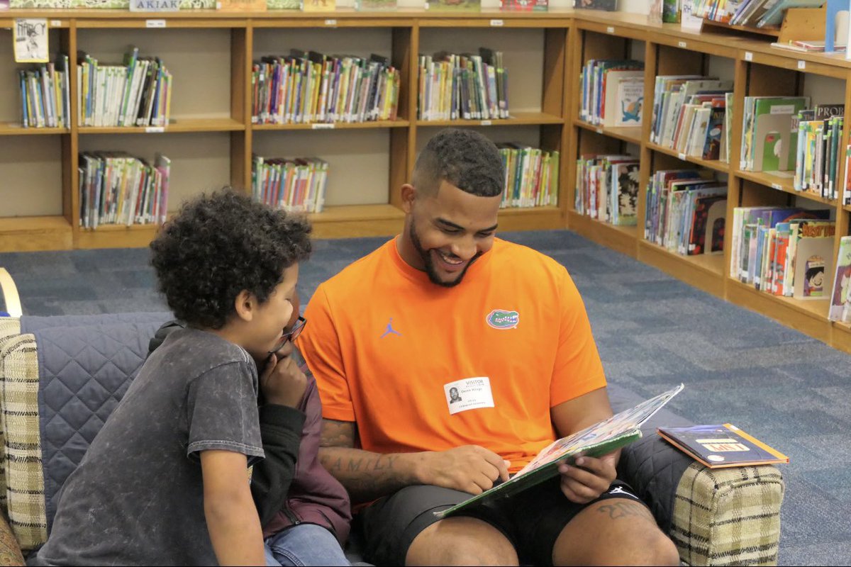 We had an amazing afternoon at Littlewood Elementary! Had a chance to read to these amazing kids. There smiles are contagious! Check out edfoundationac.org to see how you can get involved! @FL_Victorious #FVFoundation