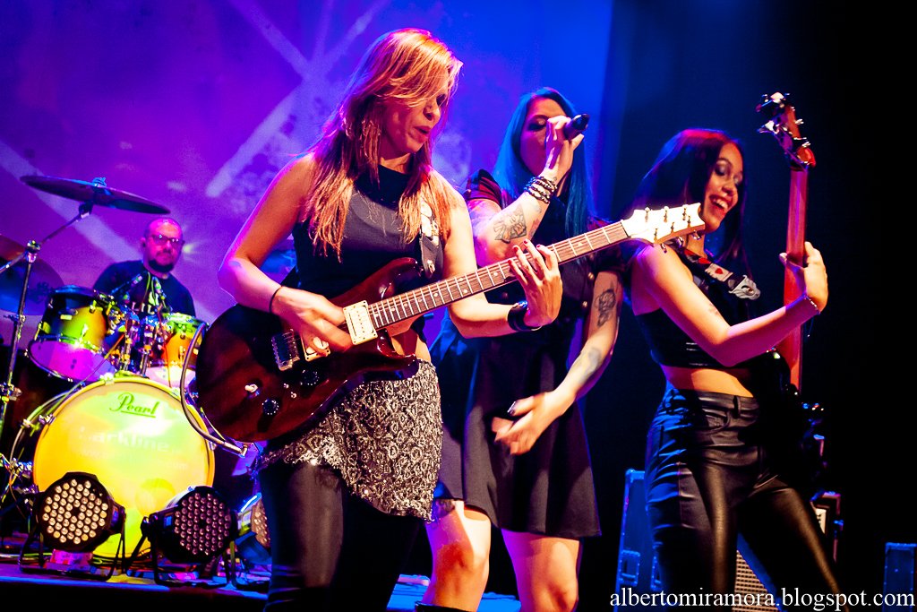 El sábado 16 de marzo de 2024, en el marco del día internacional de la mujer, cuatro bandas lideradas por mujeres hicieron parte de la primera versión de Más Mujeres Músicas Fest .

#Fotografía #Rock &amp; #Metal: #PorQueLaMúsicaTambiénSeVe

albertomiramora.blogspot.com/2024/03/mas-mu…