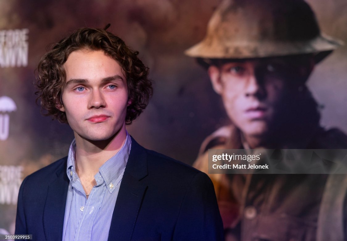 levimiller.update tweet media
