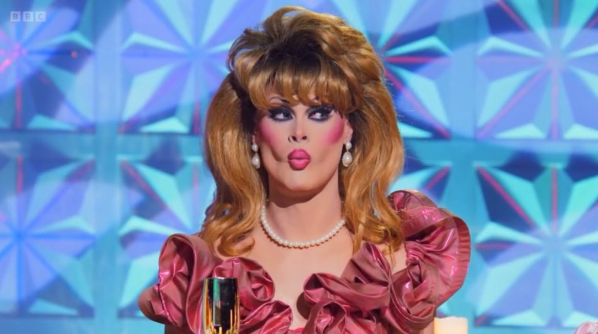 AlliyahSophia_'s tweet photo. “IT’S TIME TO GIVE THE COLONIZERS THE CHOPPP” MARINA HELPPP their faces says it all 😭
#DragRaceUkVsTheWorld #DragRaceUk https://t.co/gy93j7Zo1K