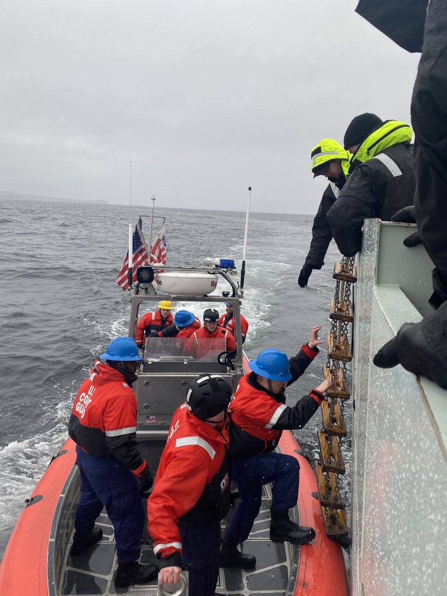 #HMCSNanaimo took part in a variety of exercises with the @USCG in Ketchikan, Alaska. Our members honed their skills, improved their knowledge through experience, and provided training for Naval Warfare Officers and Marine Systems Engineering Officers. #HelpLeadFight