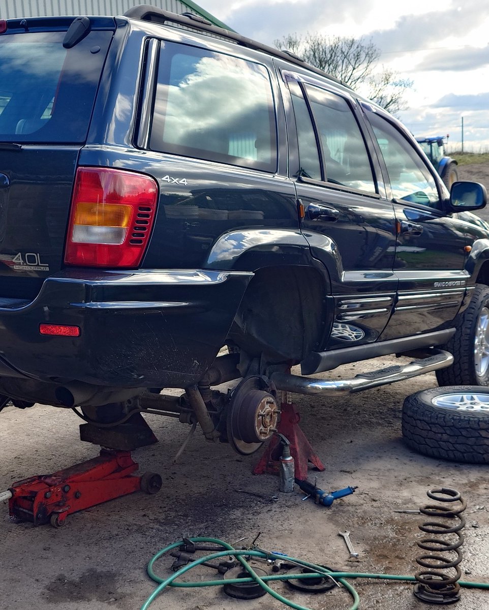 JonnyAHBowker's tweet image. I thought I'd treat my trusty old Jeep WJ to a new set of springs, isolators, front wheel bearings and a coat of nice hot #Waxoyl underneath...  just in time for its 25th birthday! 🥳 She also got a  good wash and polish just to top it off. #JeepWJ #Autosmart #GrandCherokee