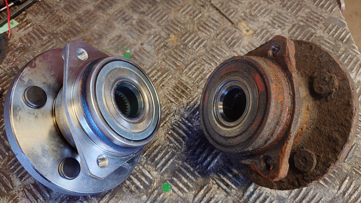 JonnyAHBowker's tweet image. I thought I'd treat my trusty old Jeep WJ to a new set of springs, isolators, front wheel bearings and a coat of nice hot #Waxoyl underneath...  just in time for its 25th birthday! 🥳 She also got a  good wash and polish just to top it off. #JeepWJ #Autosmart #GrandCherokee