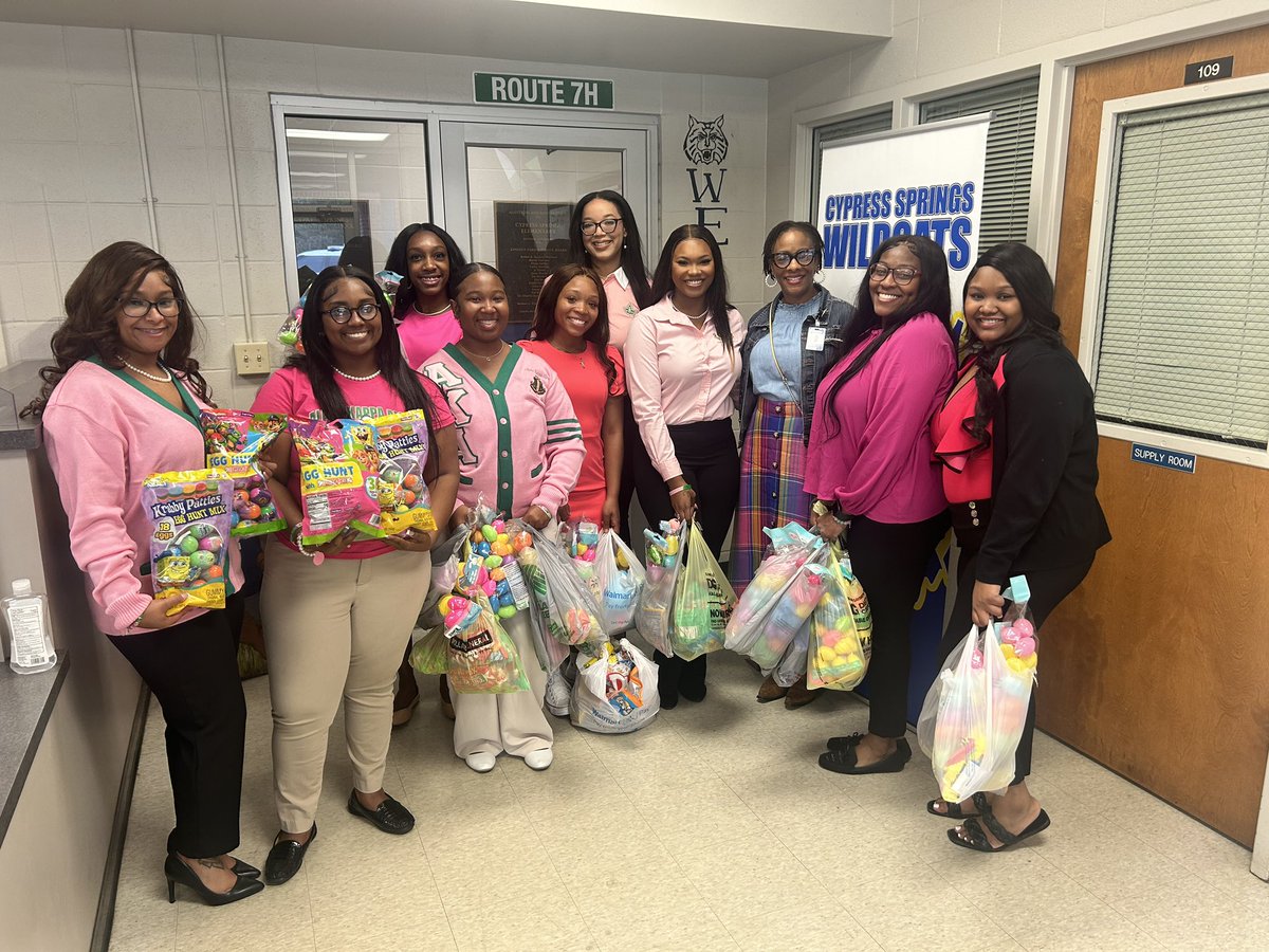 The ladies of Alpha Theta enjoyed spreading joy to the 3rd grade students at Cypress Springs Elementary by sponsoring their Easter Egg Hunt! 

It was an honor to see the smiles and excitement on the students’ faces. 🐣💖
 
#ServicetoALLMankind