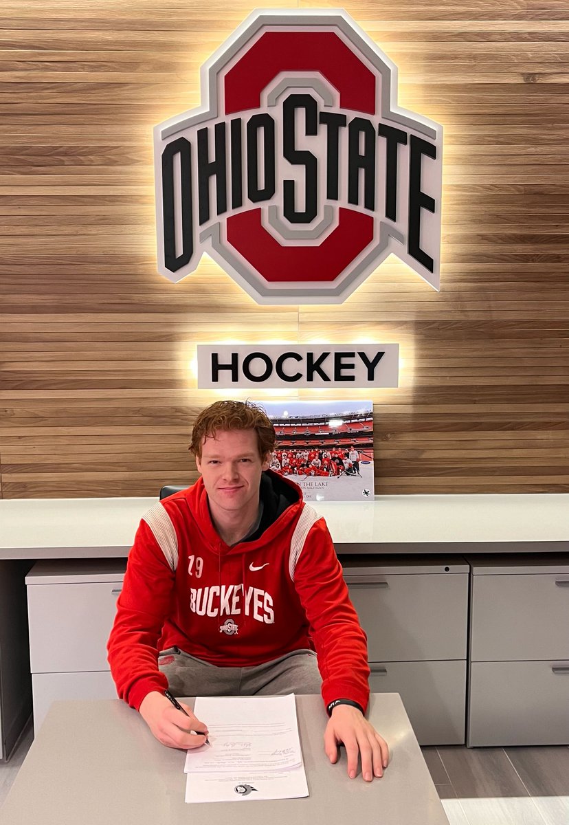 ✒️A new #ProBuck! Congrats to forward Stephen Halliday, who has signed with the <a href="/Senators/">Ottawa Senators</a>!

The two-time Honorable Mention All-B1G pick led the Buckeyes in scoring each of the last two years.

#GoBucks #Sens