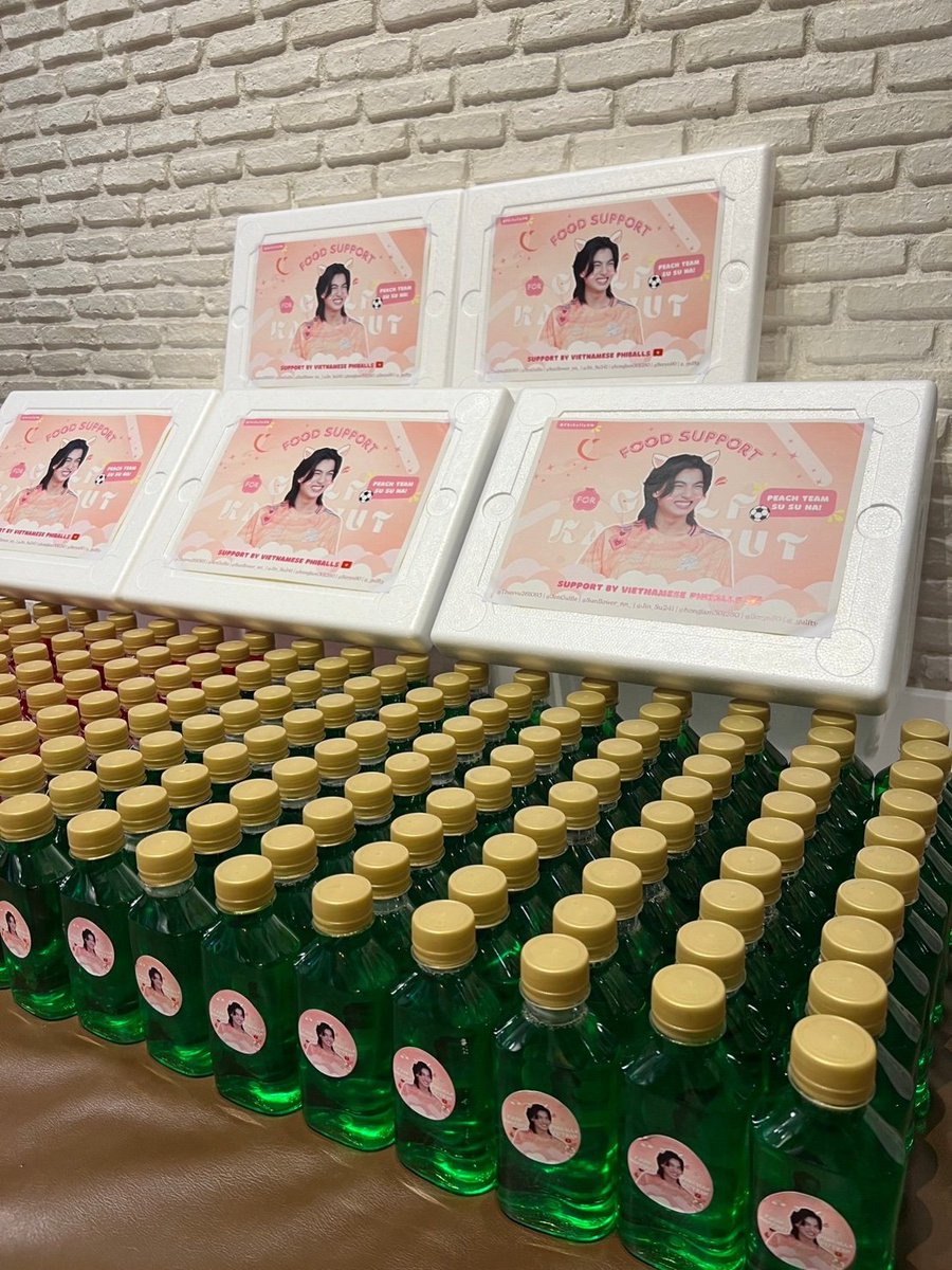 Jin_Su241's tweet photo. 💖 200 serves drink for Phiballs ⚽  Su su na our family 💪🏻😘

From #PhiballsVN with love 💖⚽
@Jin_Su241 @Thuyvu261093 @JenGulfie @Sunflower_nn_   @honglam301280 @Beryn90 @_gulfty 
#54ปี3Miracles #งานบอล54ปีช่อง3 https://t.co/PctBXnllaw