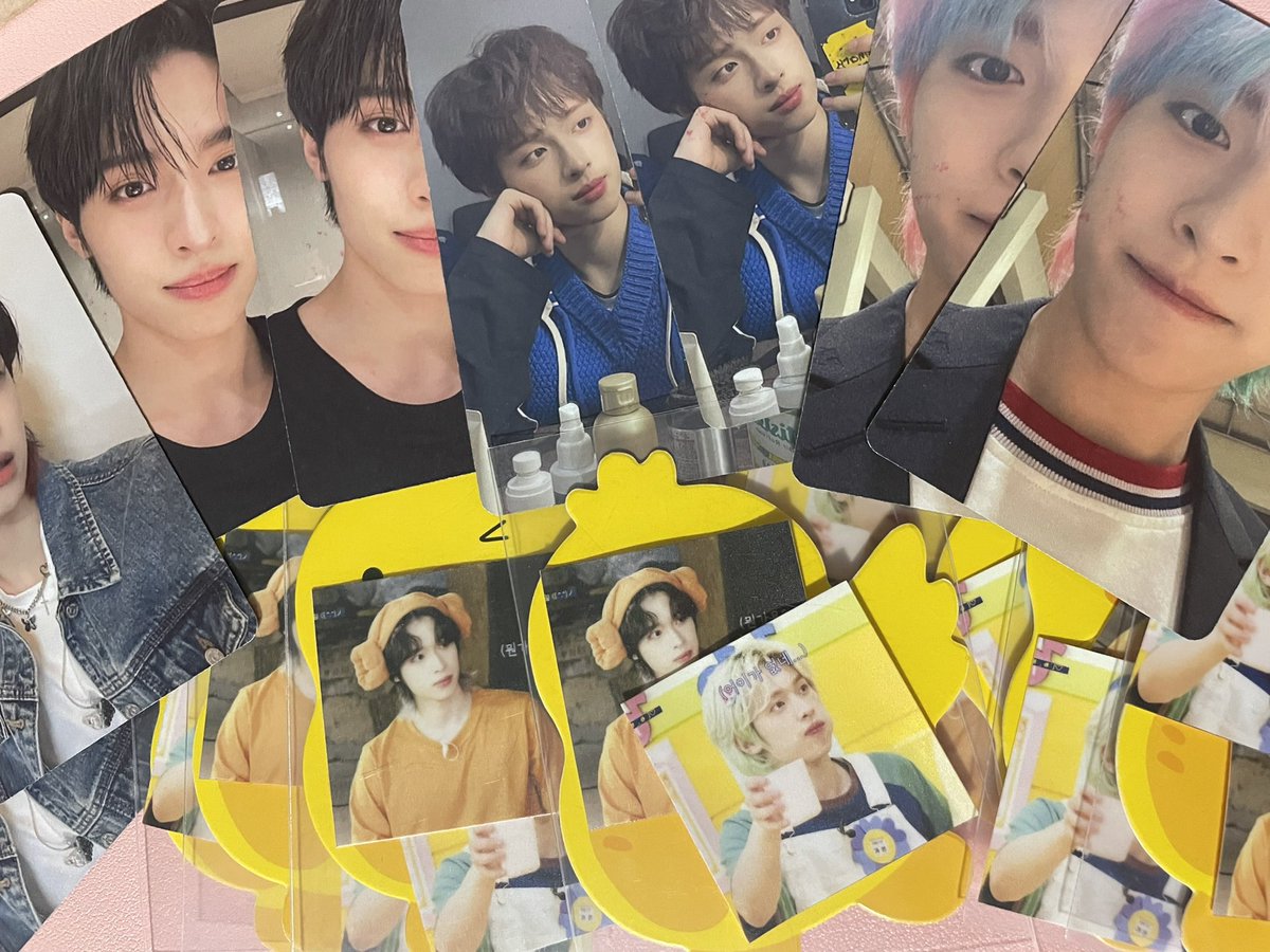 ekdizone's tweet photo. freebies for later huhu lipad lang ako from laguna to cubao after my class ♡

#XdinaryHeroes
#XdinaryHeroesinMNL
#BreaktheBrakeinMNL https://t.co/yOxbC4oOpH