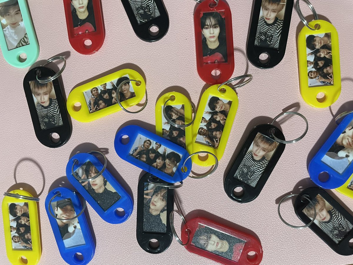 ekdizone's tweet photo. freebies for later huhu lipad lang ako from laguna to cubao after my class ♡

#XdinaryHeroes
#XdinaryHeroesinMNL
#BreaktheBrakeinMNL https://t.co/yOxbC4oOpH