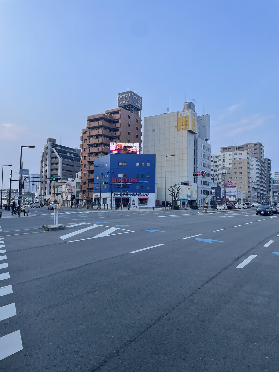 shokudou2F's tweet photo. 本日14時から開催のバンカーサバイバルバル会場は、この青い建物の4Fになります。
よろしくお願いします！

ハンバーグレストランBOSTON 四天王寺4階
大阪府 大阪市天王寺区 逢阪 2-1-5 ボストン四天王寺ビル4階 https://t.co/pZIiIDJlhw