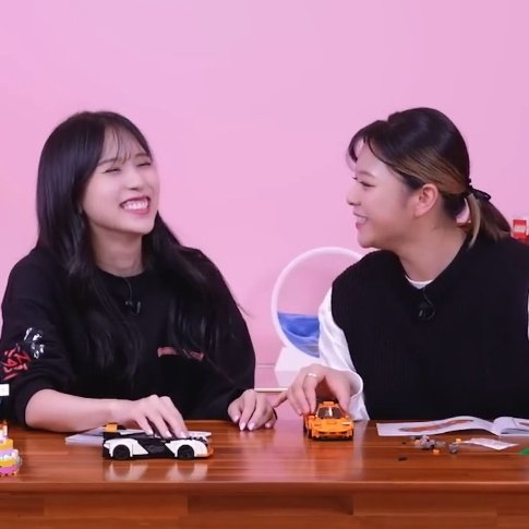 not jihyo exposing jeongyeon for the nth time😭 i'm crying i have lost count on just how many times jeongyeon has talked abt mina's pretty face atp
