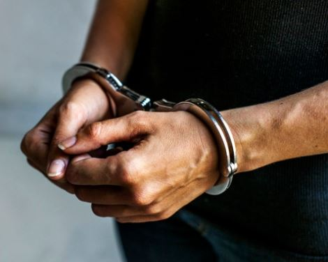 #Nacionales | Condenan a 6 años de prisión a sujeto que portaba un bolso con droga en Metapán. 
#DLP #ElSalvador #Condenado 
⬇️ 
lc.cx/n4LU4c