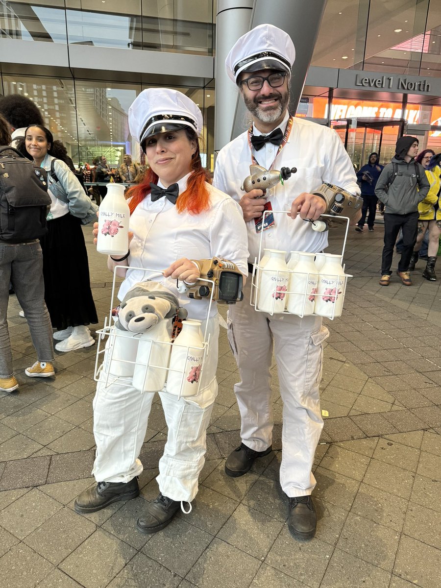 thefluffymallow's tweet photo. Some more pics of the #paxpanda enjoying #paxeast https://t.co/DX1zsXbH8b