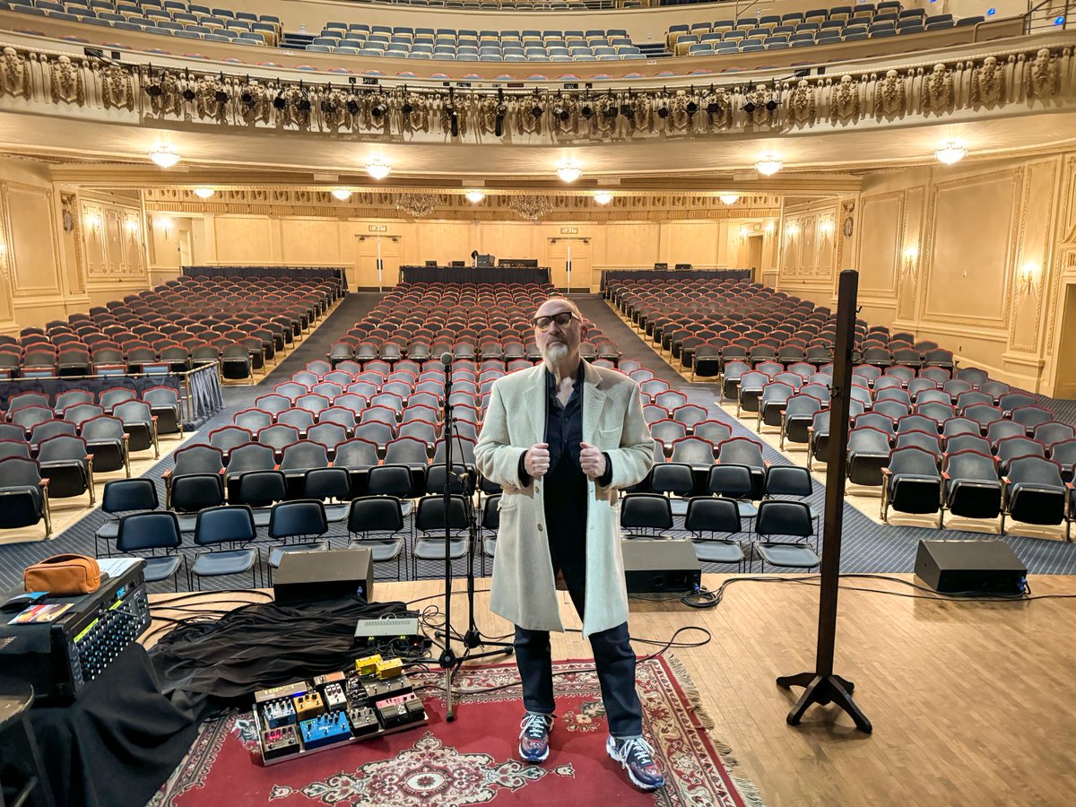 The @PANTAGESTheatre in Minneapolis is one of my favorite places to play. Looking forward to when the humans come!! 🌟💕