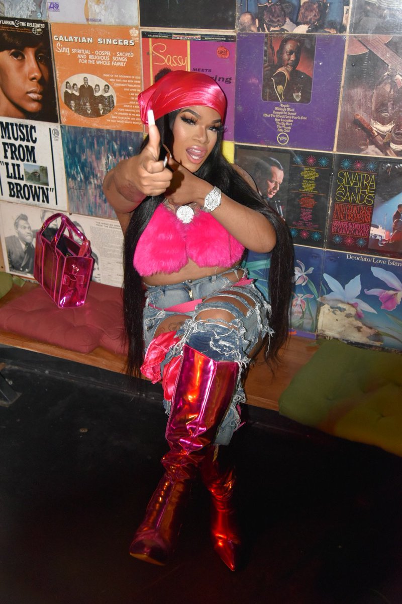 missprincessatl's tweet photo. " Set the pace like a runner hoe, I set the tone like a vocal coach " 🎀💖🗣️🦄
#GagCityAtl 👑🦄
📸: @shotswithegypt @whatshisig
#MISStress💋
#ThePrincessOfRap🎤🦄👑
#hiphop #rnb #pink #socialite #nicki #pff2 #gagcitytour #female #model https://t.co/YmYaYzLJBR