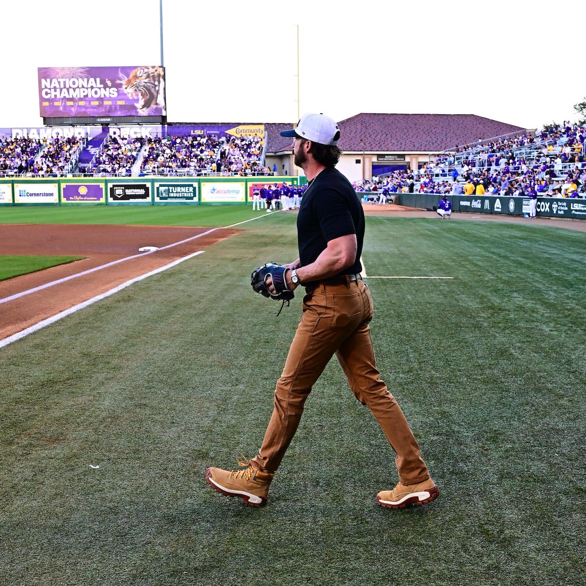 LSUbaseball's tweet photo. Different 'Round Here

@RileyGreenMusic | #ThePowerhouse https://t.co/wF5JHO0J51