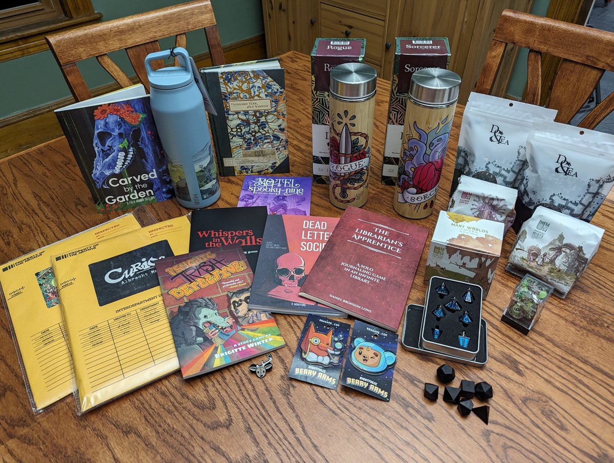 Nerd_Loves_Geek's tweet photo. The #PAXEast HAUL!!!

Got all of the essentials... RPGs, tumblers, dice, tea, pins... a prosperous spread 💕 https://t.co/k2G1MZxQLE
