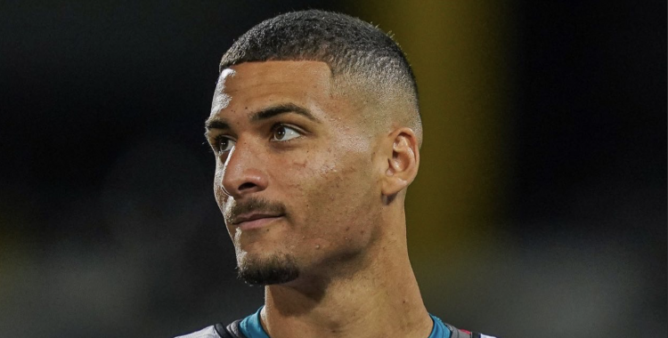 David Carmo estreou-se na seleção angolana com um autogolo na derrota contra Marrocos por 1-0.