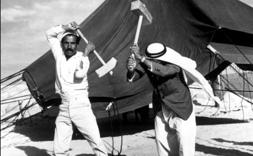 البارحه كن في راسي مسامير بيت
يدقها شايبٍ مقلوع من خلقته