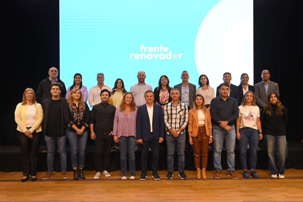 RoaAndreaC's tweet photo. 🇦🇷Encuentro federal, joven, paritario y plural del @FrenteRenovador 

Felicitaciones a las compañeras electas como nuevas autoridades del partido, con la presidencia de @DiegoGiuliano y con amplia representación de todas las provincias de nuestro país.

#CongresoFR https://t.co/2JHSpRMS2z