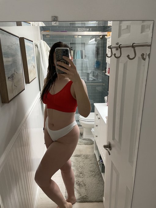 Friday night! Time to let loose and get a little naughty 😈 https://t.co/1nJVFssxvE