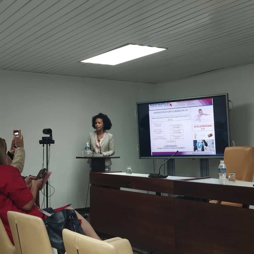 MariaLuisa2023's tweet image. 🇨🇺En el Congreso #ComercioElectronico  organizado por @CITMATELOficial en #Informatica2024, presenté la &quot;Propuesta de Empresa Aceleradora de startups de base tecnológica para Cuba&quot;,  FABITECH

Alternativa para dinamizar #innovación y #economía #UnidosXCuba @DiazCanelB @EdMartDiaz