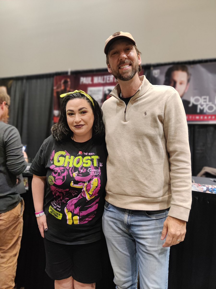 I met @joeldavidmoore at #Horrorhound tonight & someone should've def done a @OfficialBONEStv spin-off for the Squinterns! They were the best part of the show, especially when interacting with Hodgins #squints #Fisher #Bones