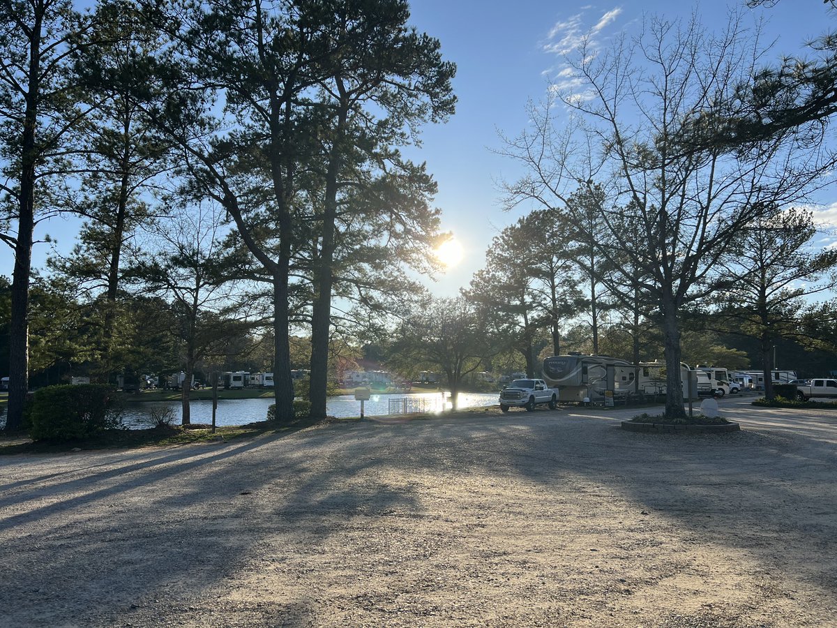 Gnomadiclife's tweet photo. It’s a beautiful spring evening #springcamping  #spring #campingseason #rvlife #gnomadiclife https://t.co/Gl0H9pItB6