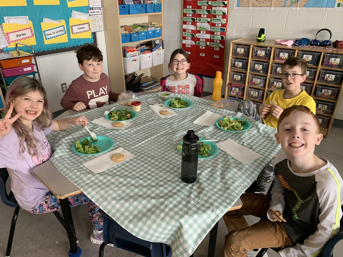 ms_petten's tweet photo. Big smiles, full bellies and trying new things. We were so excited to sample the lettuce we’ve watched grow in our little classroom garden! 🥗 @AdmiralsAcad_NL https://t.co/rEc4AWMkkZ