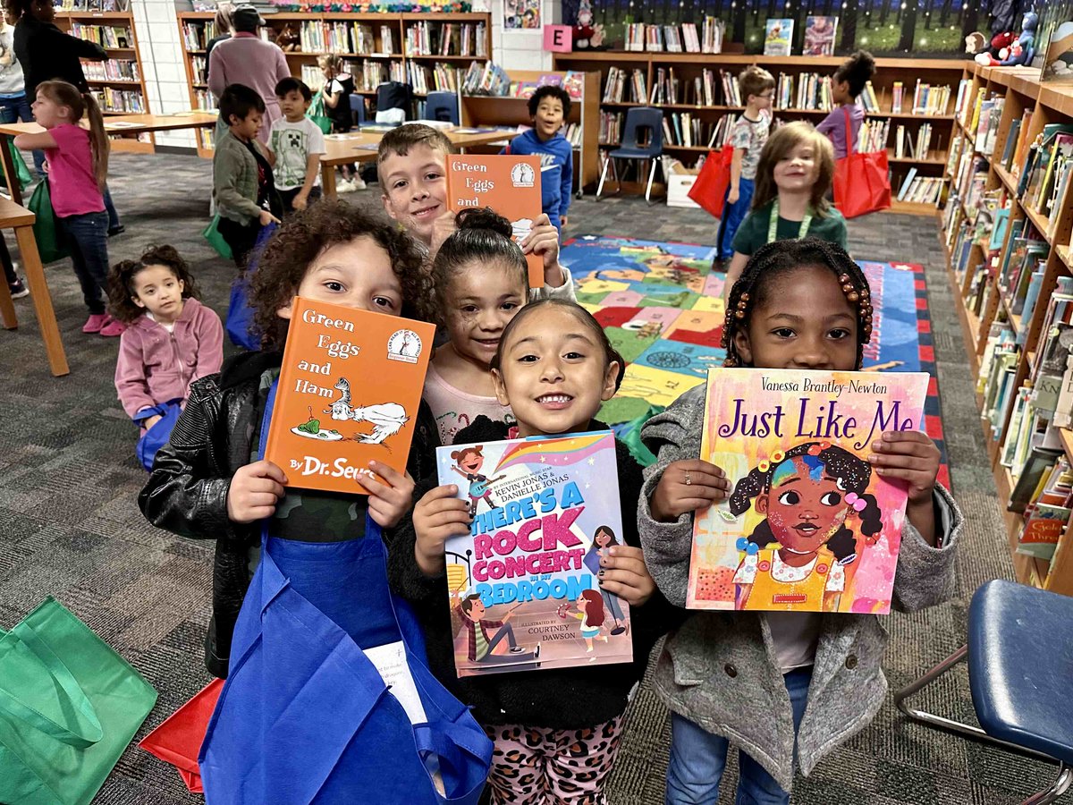 Recently, we were able to foster a love of reading for children through a distribution event at Webster Elementary, providing 3,085 books to 348 students through the Azura Literacy program! 

#literacyforall #helpingkids #nonprofit #kidsneedtoread #literacymatters #azuraliteracy