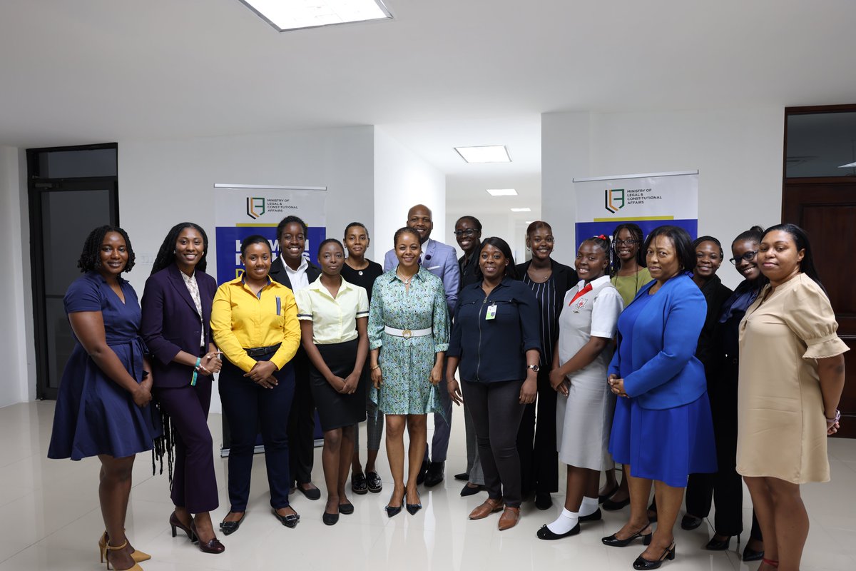 Minister of Legal and Constitutional Affairs, @MalahooForteMP, delivered remarks as Patron for a roundtable discussion between senior legislators and young women, earlier today. The meeting was facilitated through the Human Rights Council of the Norman Manley Law School.