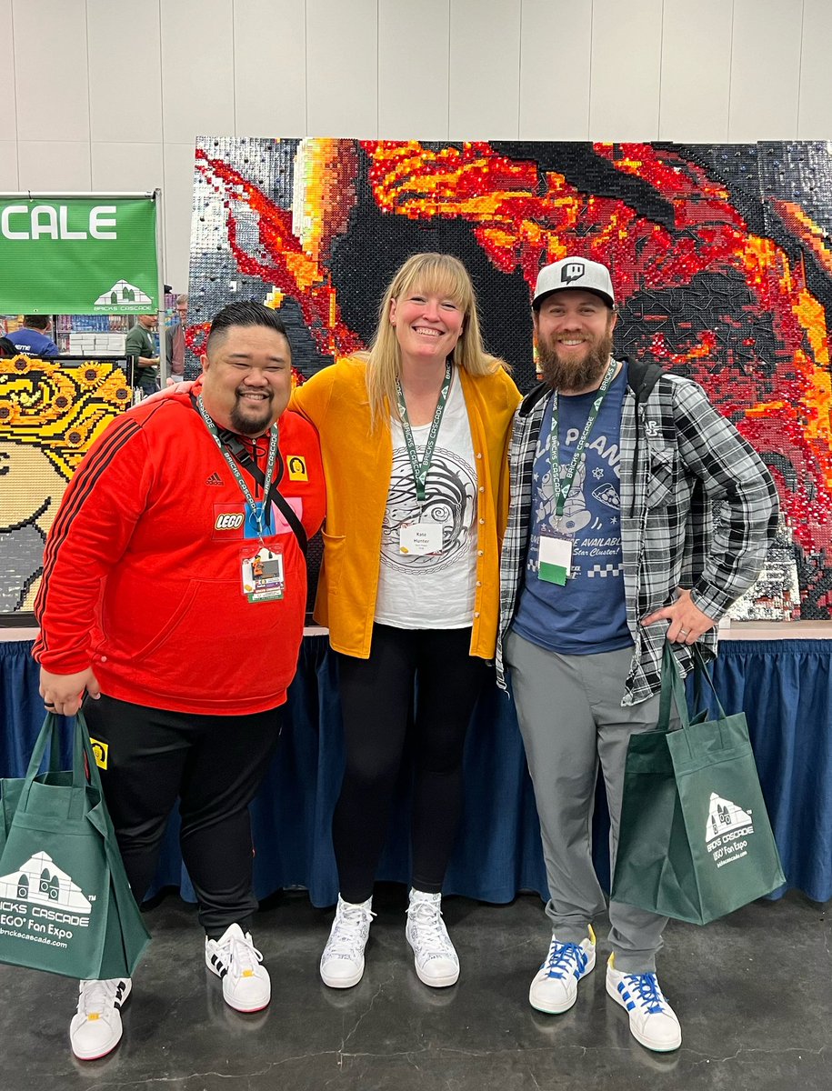 Amish_Ace's tweet photo. 😄 Hung out with the amazingly talented Kate - @brickhuntress on IG - and the newest @twitch Partner @PanFREDNoodoh yesterday! Kate’s displays are incredible and a must-see at @brickscascade!
#lego #legos #mosaic #mosiacart #brickscascade #afol #afolcommunity #starwars #vader https://t.co/yNhGQSpnJD