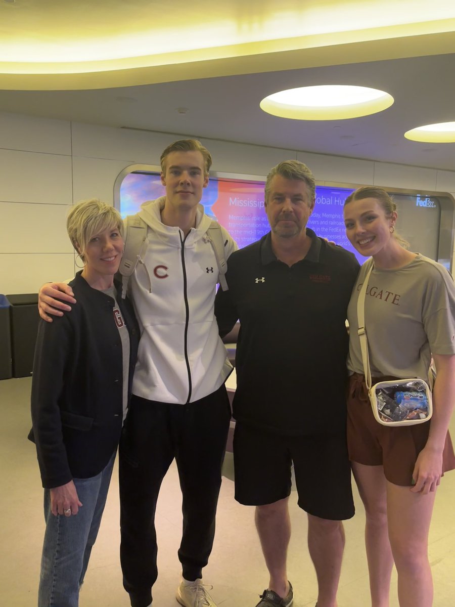 thomsondar's tweet photo. Great way to finish. So proud of you Sam🏀#GoGate https://t.co/slnx33efqb