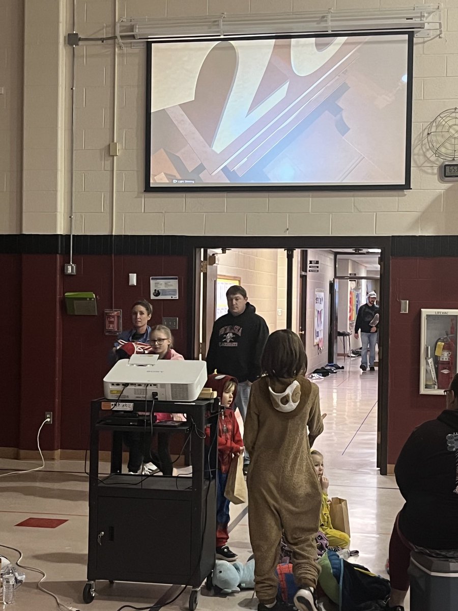 WashingtonNPS's tweet photo. Getting Ready for Movie Night ⁦⁦@WashingtonNPS⁩   #npspanthers #BEOUTSTANDING https://t.co/OkWAWV168u