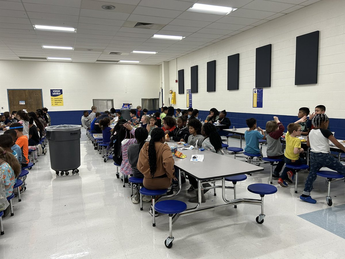 ashleyterry87's tweet photo. Student Council hosted its 1st iReady celebration today! Fun was had by all! Way to go Bulldogs! #futureready #wearegrandview https://t.co/djdjOh2KhV