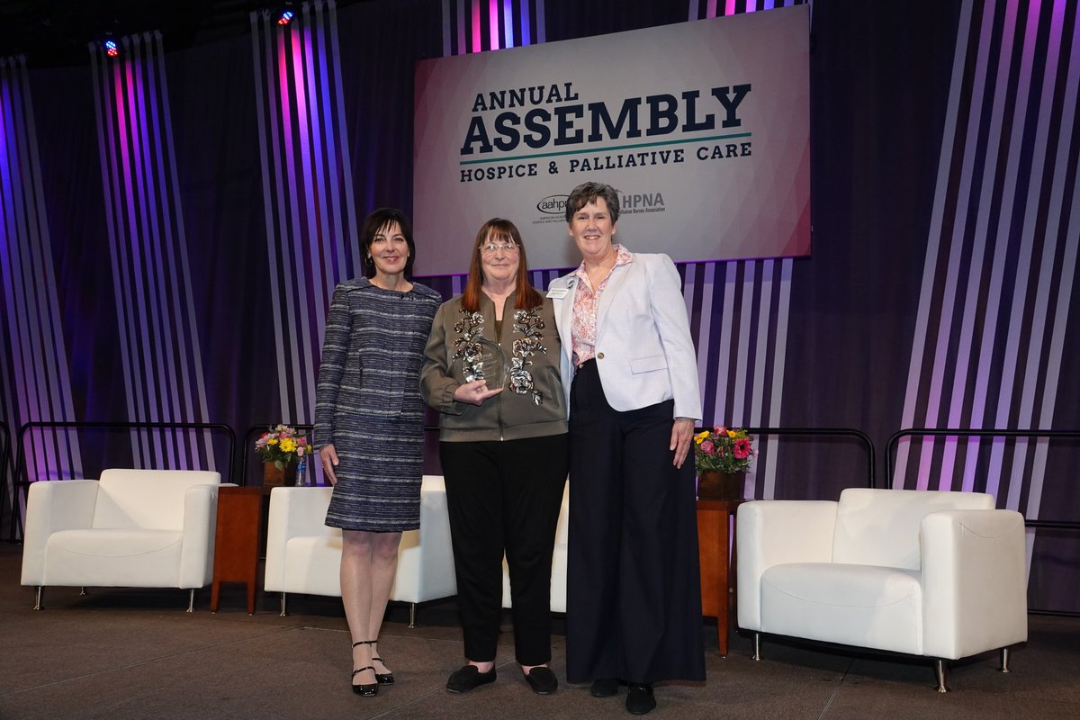 Congratulations to Margaret “Meg” Campbell, PhD, RN, FPCN, on receiving the 2024 HPNA Vanguard Award! 🎉 #hapc24