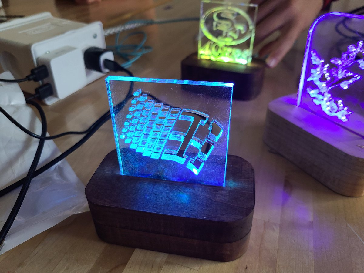 My freshmen #Engineering Ss designed, fabricated, and assembled these Edge Lit Lamps. They were all proud--as they should be-- of how their hard work turned out.
#ShopSabre
<a href="/bantamtools/">Bantam Tools</a> 
<a href="/tapplastics/">TAP Plastics</a> 
#STEM